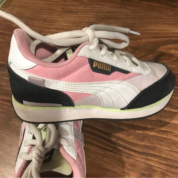 🌸Puma Future Riders Sneakers - Picture 1 of 6